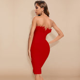 Robe moulante bustier à plumes Lessie